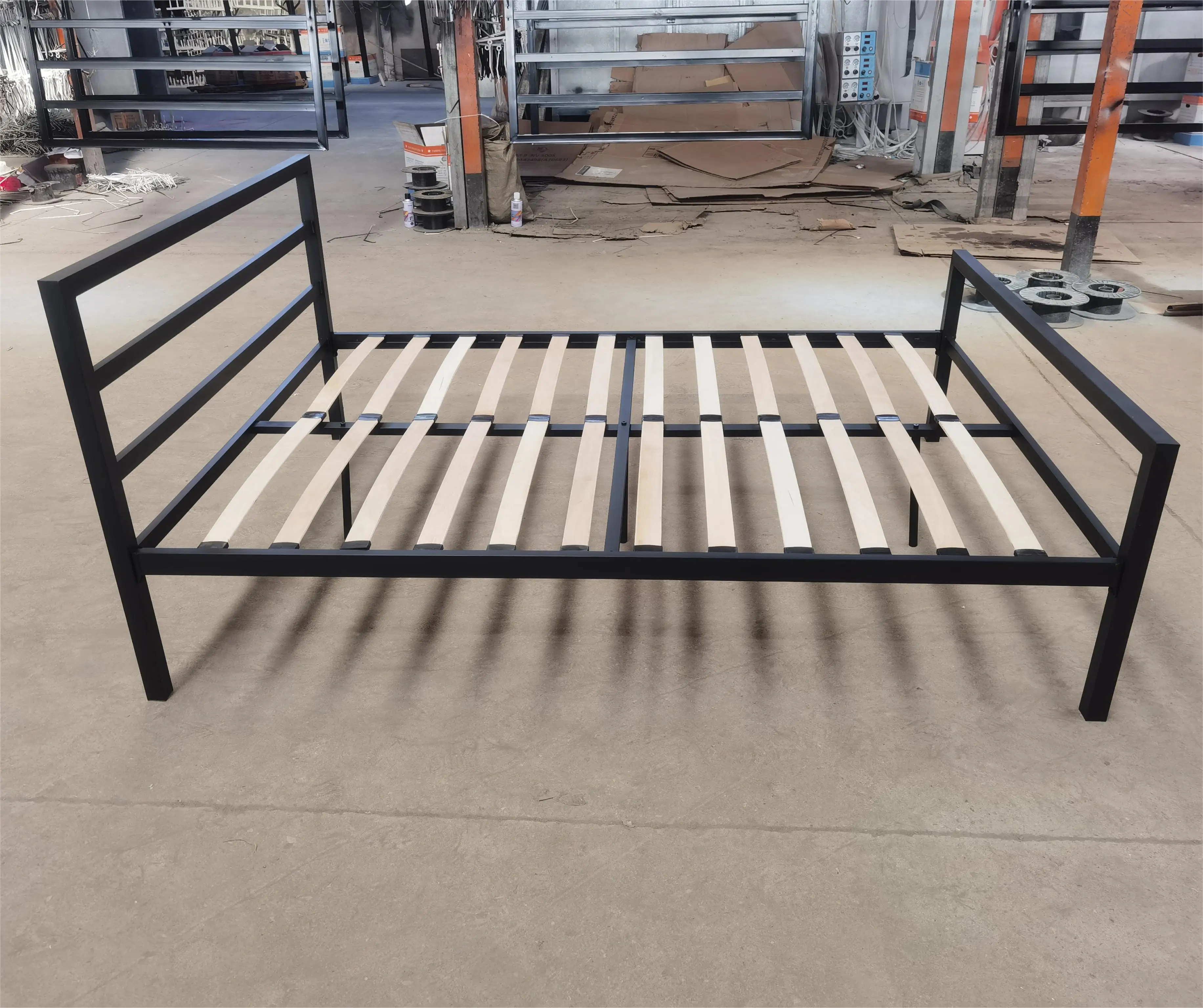 New Design Bedroom Furniture Beds Twin Full Queen Size Bed Frame Wooden Salt Metal Bed Base Wooden Slat Support