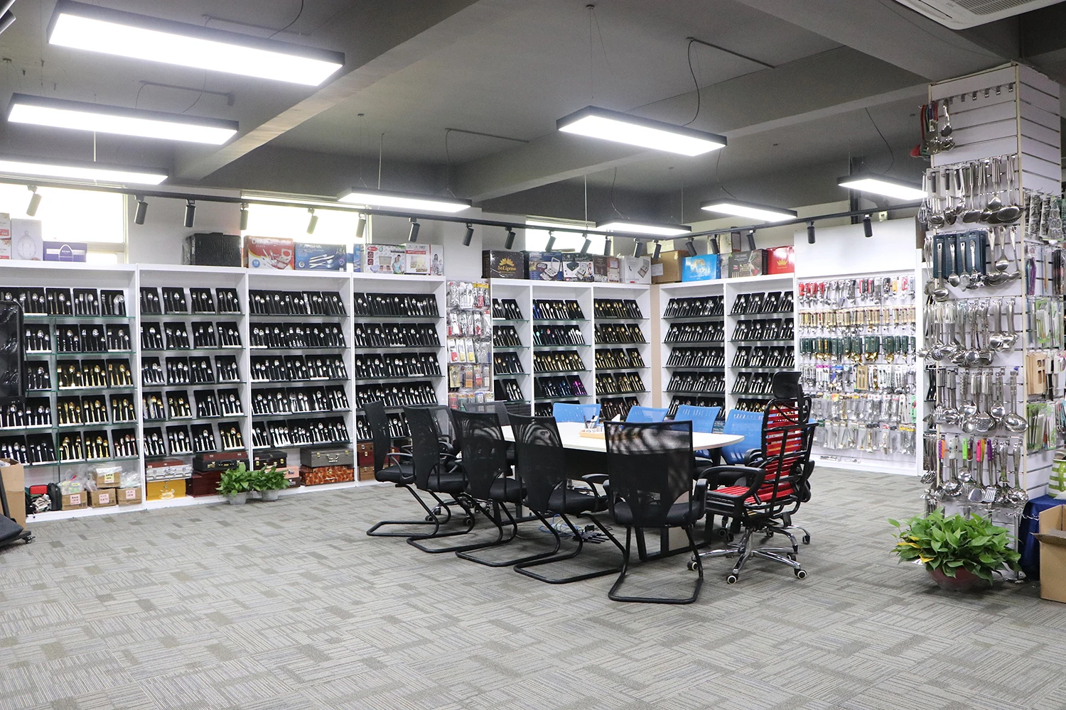 Stainless Steel Steak Knife Fork Gift Box Imperial Court Retro Relief Palace Steak Knife Fork Spoon Flatware Sets For Giveaway