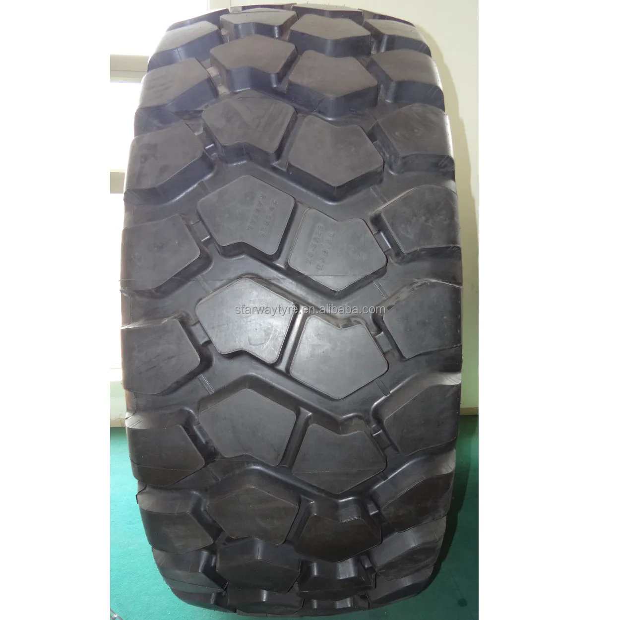 Tires 14.00R25 China BOTO HILO E3 Rdial OTR Tyres Suitable for Grader Loader Dozer Articulated Dumper Trucks