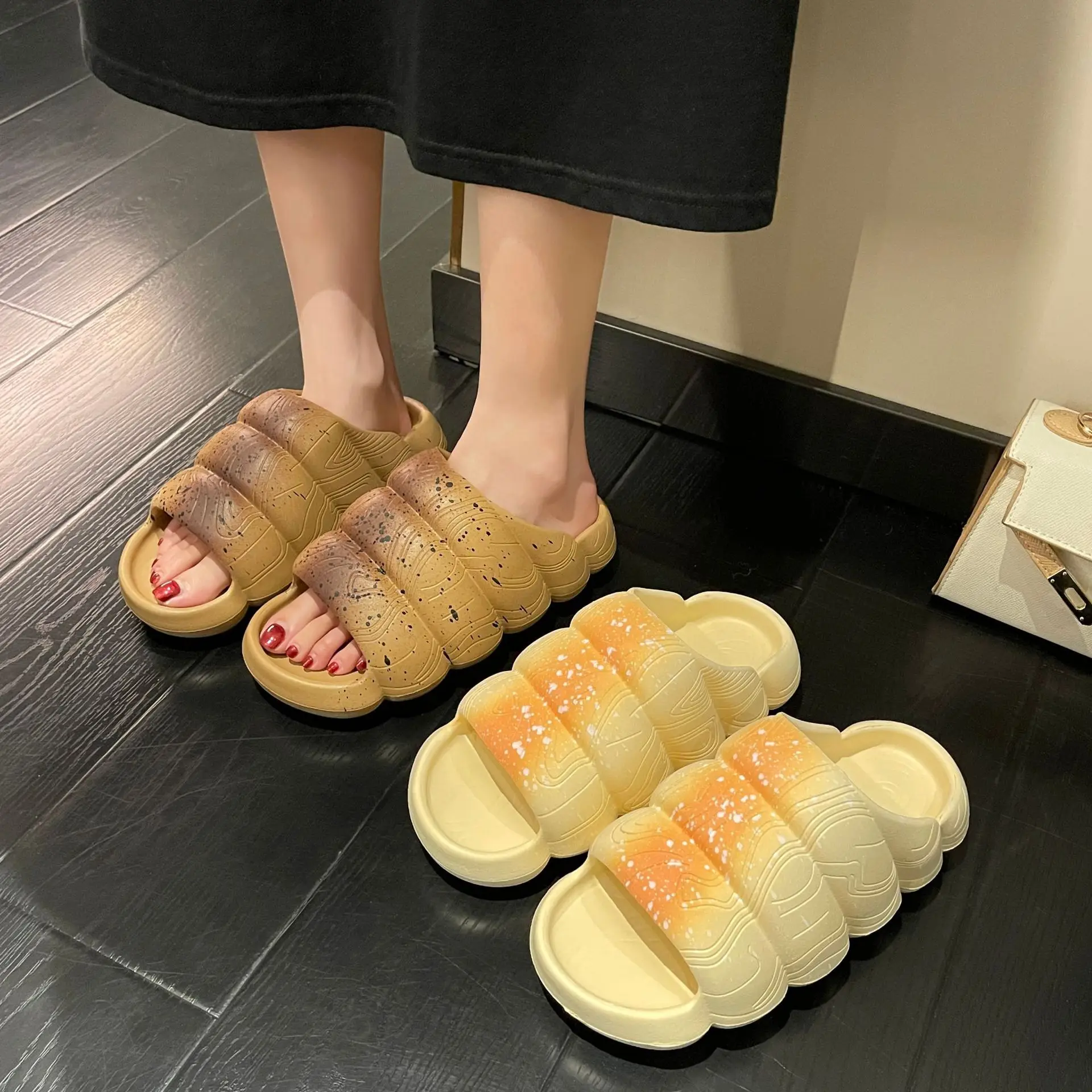 Wholesale anti slip bread slides slippers 2022 women men home flat sandals unisex cut slippers