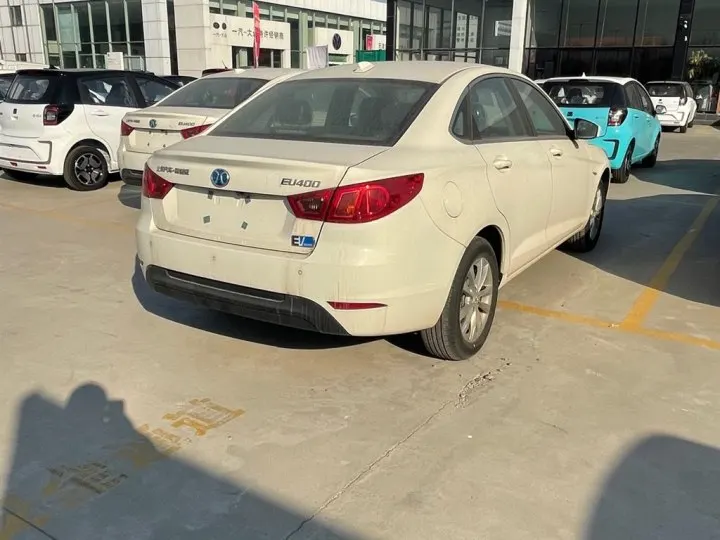 Chinese New Energy Advanced Configutationg Cars BAIC EU400 2017 ev sedan Car