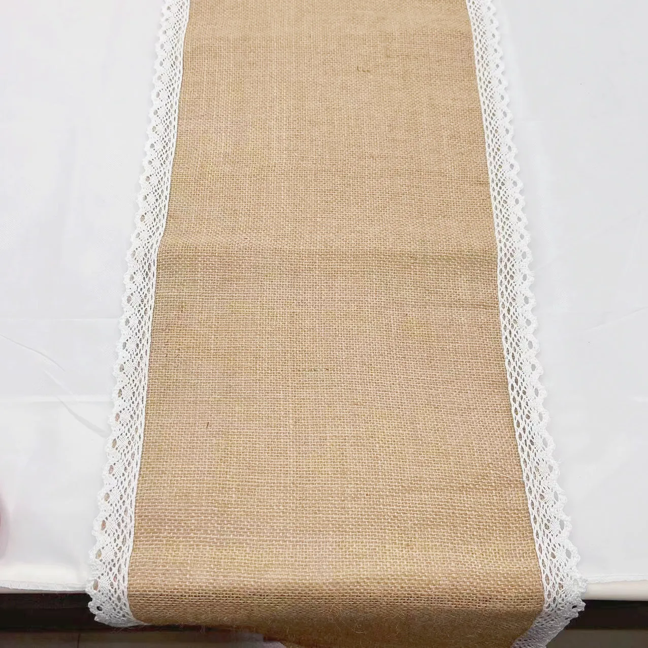 Natural jute table runner with lace decorated on two sides for wedding party banquet tablecloth