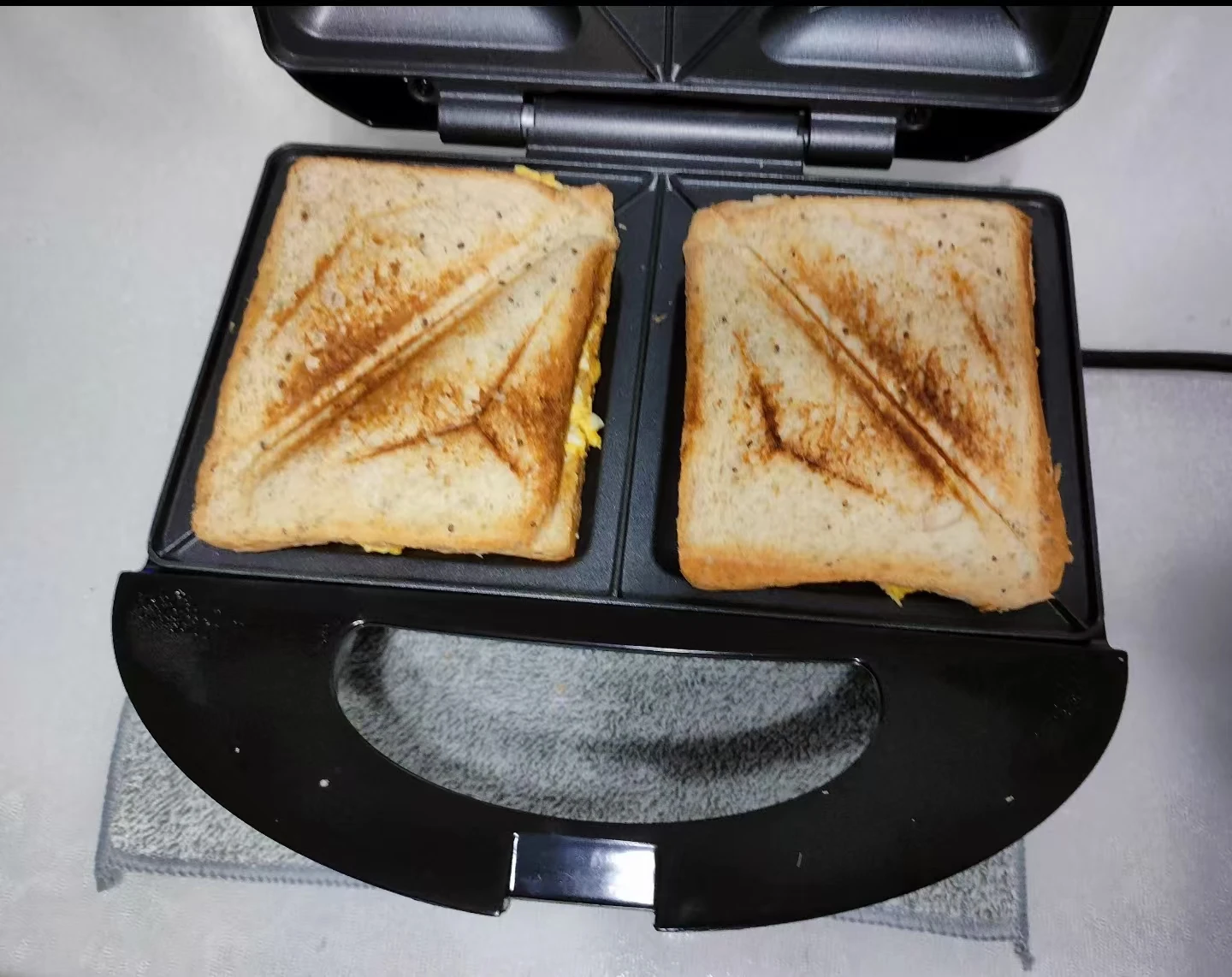 110v Sandwich machine Multi-functional light breakfast machine Double heating bread machine waffle makers