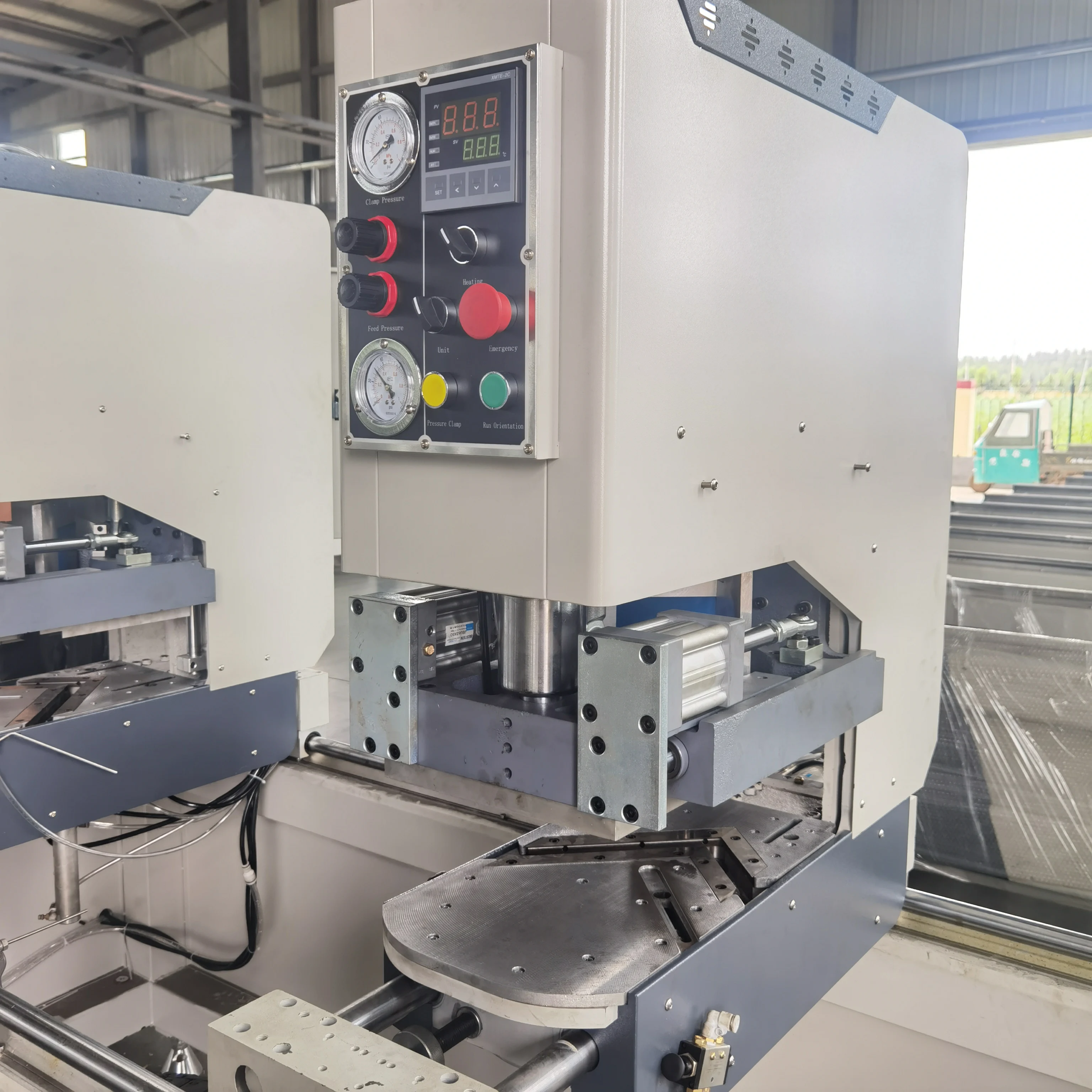 UPVC doors windows machinery PVC window frame Double Head Seamless Welding Machine