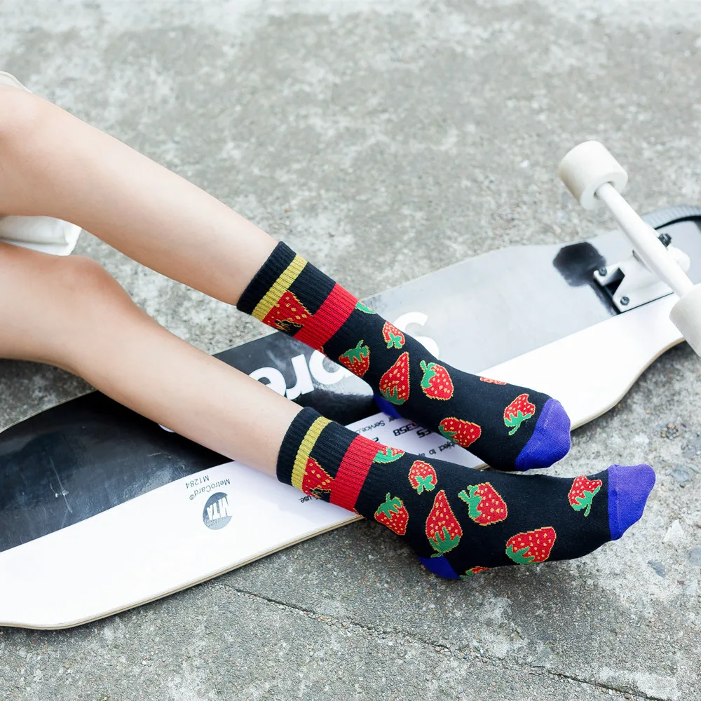 Fashion Womens Socks Cotton Strawberry Jacquard Glitter Crew Socks For Girls Ladies