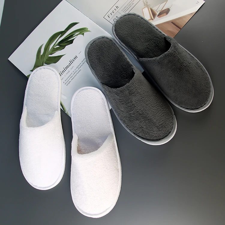 Роскошные Одноразовые Роскошные Товары для ванной комнаты с логотипом на заказ, мягкие пушистые велюровые тапочки из кораллового флиса для отеля