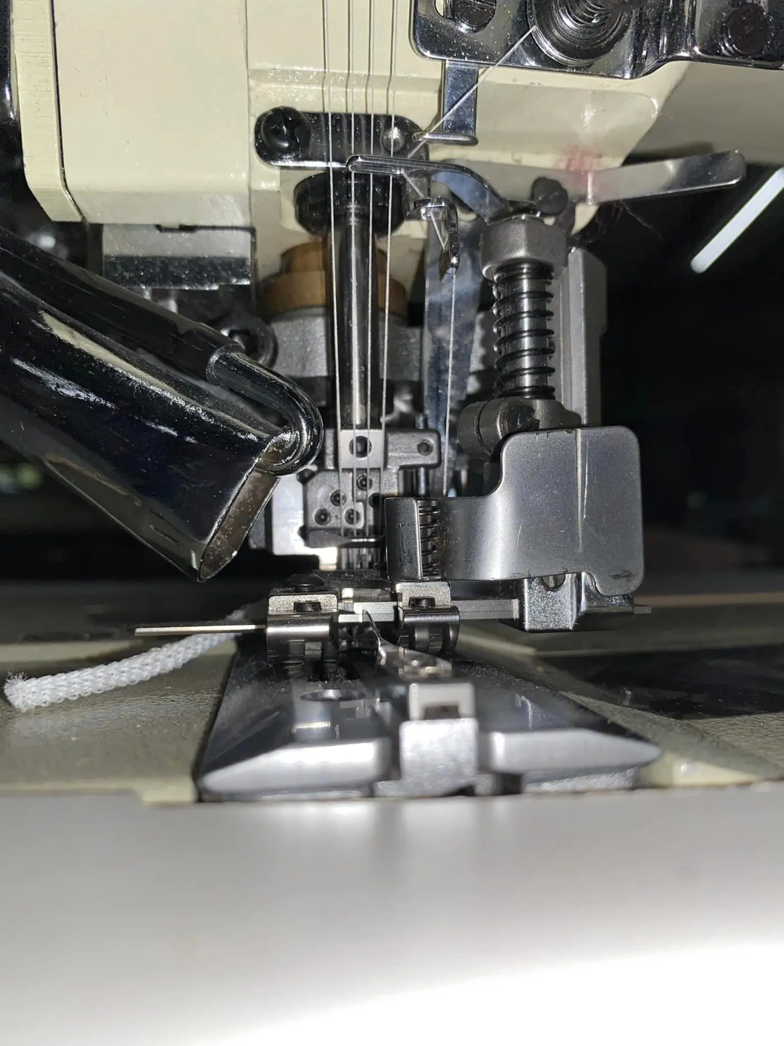 High stretch and pucker-free Yamato VFK 2560 series 4 Needle 6 Thread Flatbed Flatseamer sewing machine