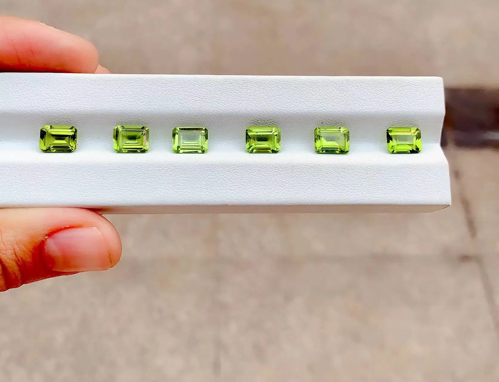 Wholesale Price 4x6mm Natural Peridot Loose Gemstones Faceted Olivine Octagon Cut From Supplier