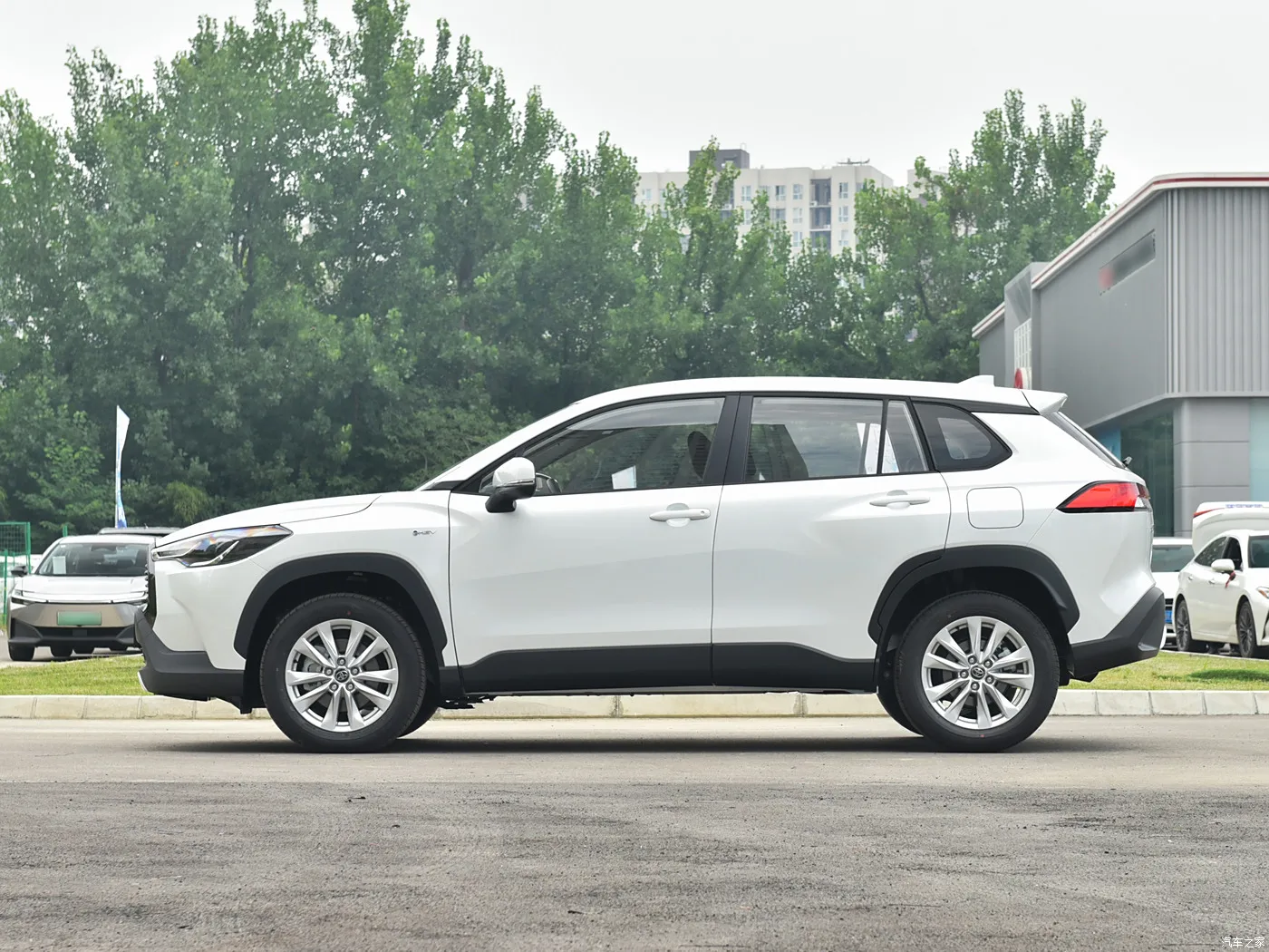 Недавно выпущенные 2024 новые компактные гибридные внедорожники для yota Corolla Cross 2.0l ECvt Elite Edition