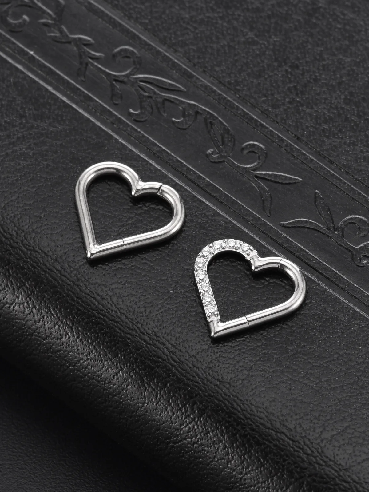 G23 Titanium Hinged Hoop Segment Sleeper Earrings Heart Shaped Zircon Nose Ring Clicker Piercings Jewelry Stainless Steel