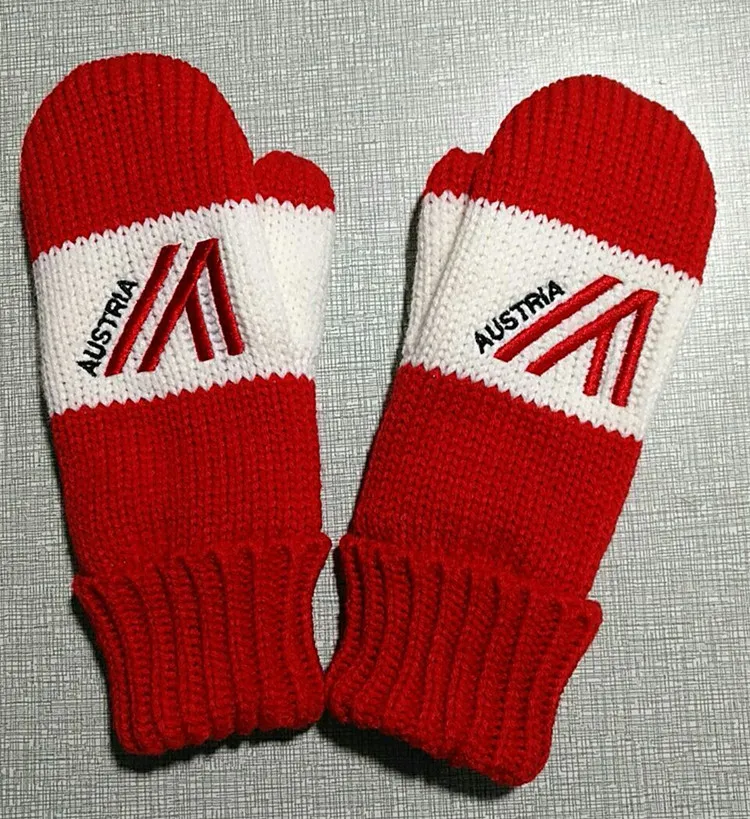 China manufacturer OEM  women winter wool hand knitted snowflake mittens gloves
