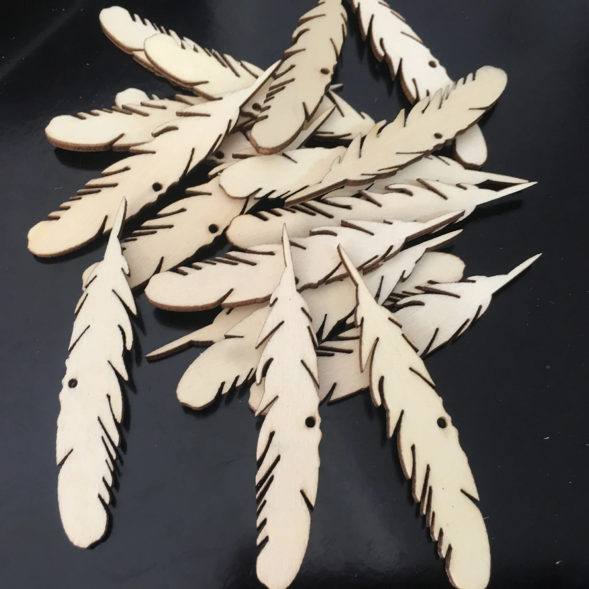 Feather Wood Crafts DIY Blank Pine Wood Slices Religious Style for Wall Wedding & Party Room Decoration with Mascot Theme
