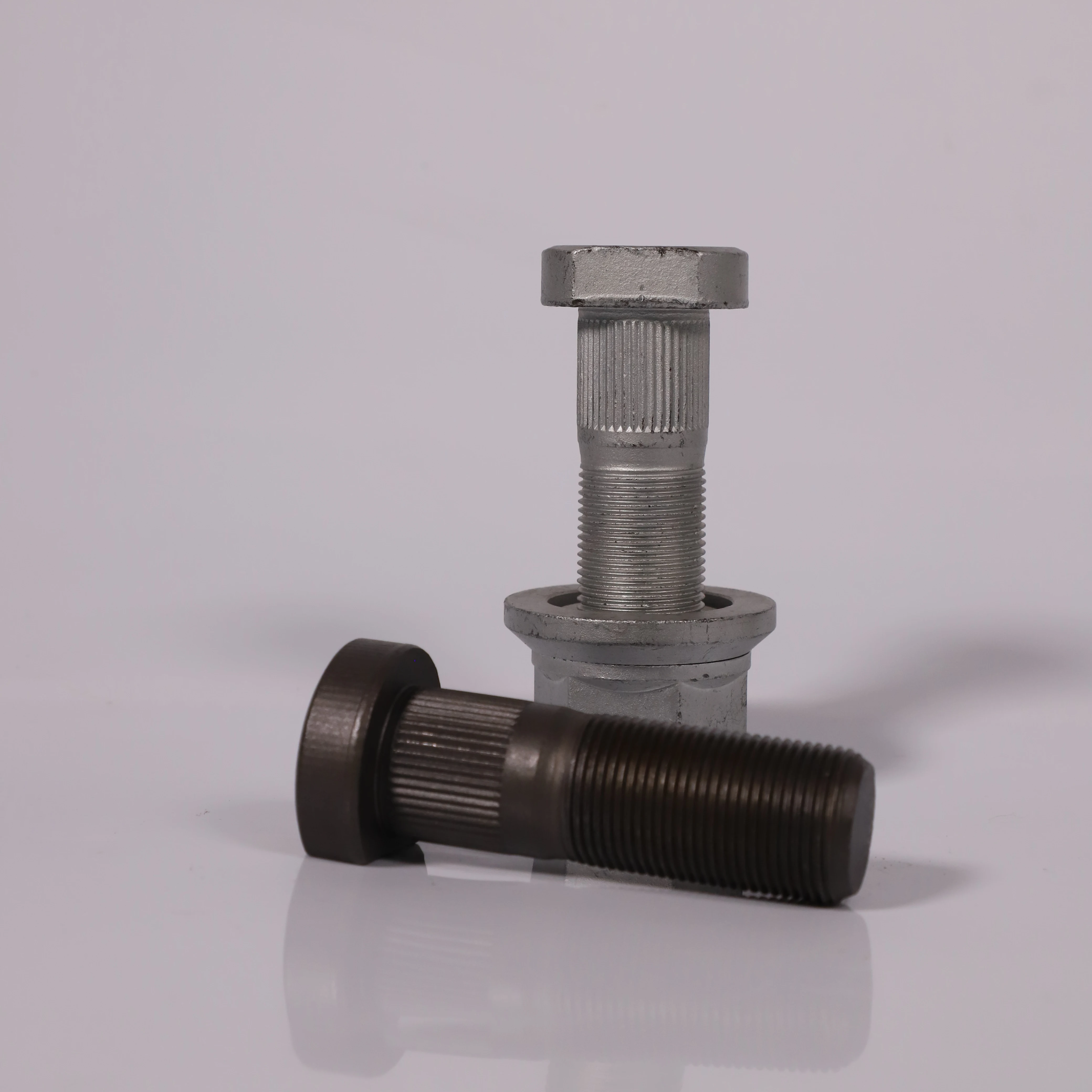 SAF  wheel bolts and nuts  M22X1.5X83  OEM1303107411