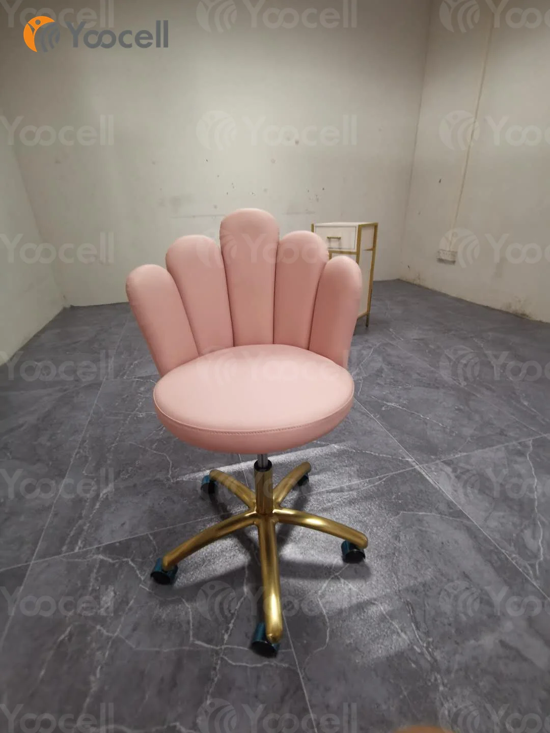 Yoocell hot selling 360-degree swivel adjustable Gas lift+electroplated base salon pink pink beauty salon stool