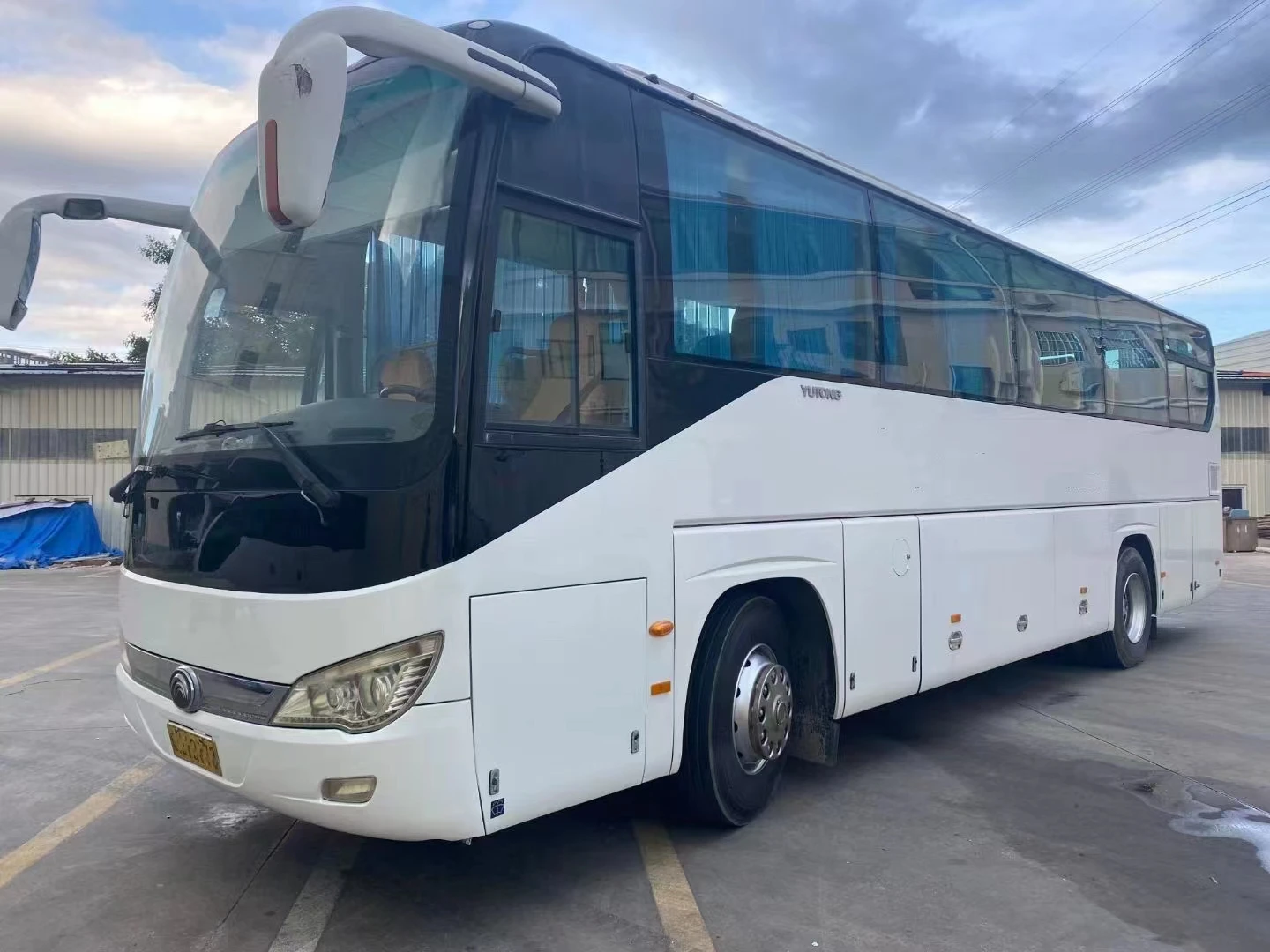 Free Shipping Yu~tong ZK6107 Used Bus 24-47 Passenger Capacity 16500kg Turbo WP7NG210E50 Engine Manual Gearbox HIACE Left Sale