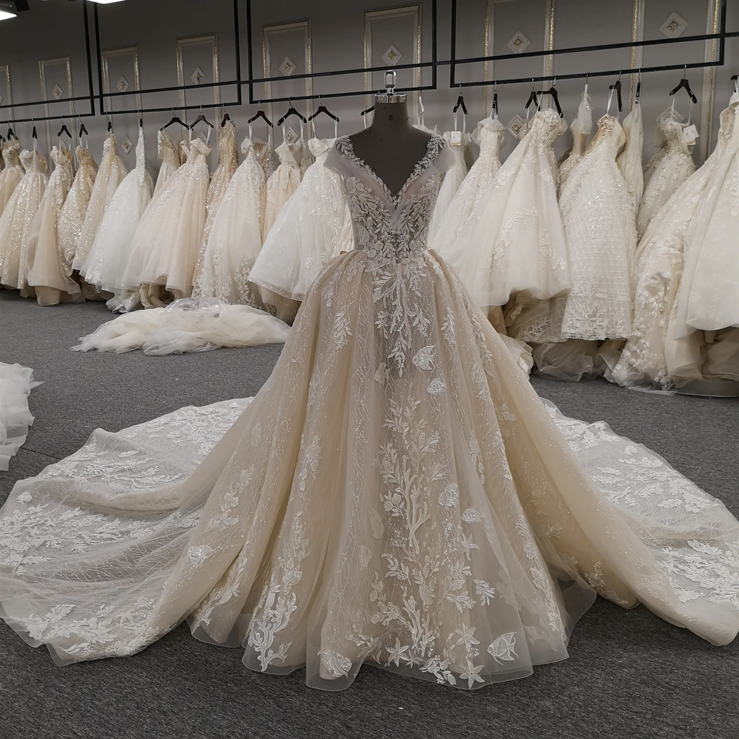 Latest deep v-neck design bridal gown with special natural pattern wedding dress