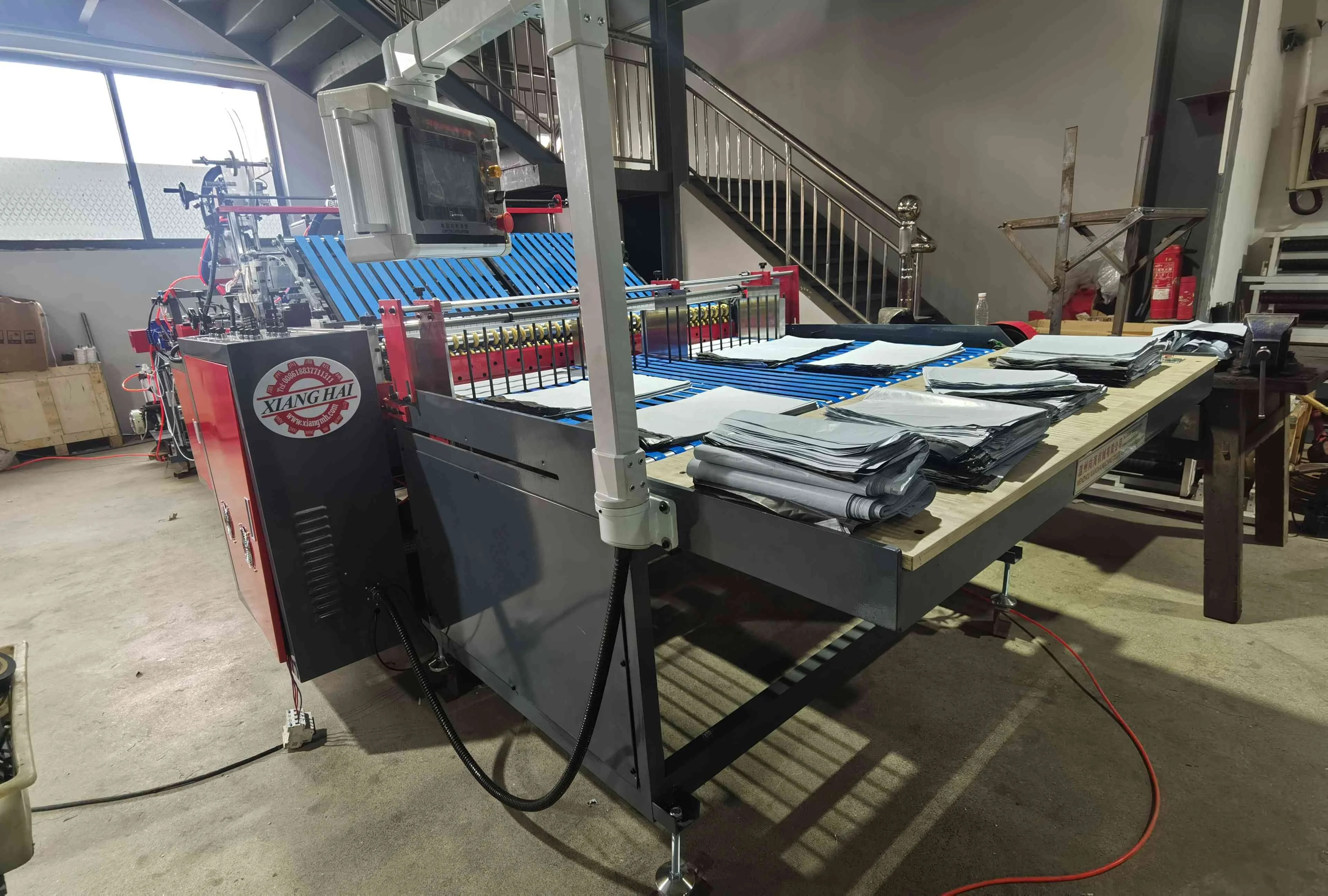 PE Poly Side Sealing Envelope Plastic Express Courier Mailer Bag Making Machine