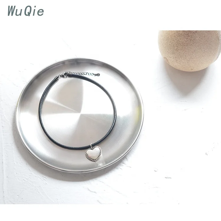 Wuqie Latest Design Leather Choker Necklace Silver Heart Pendant Choker for Women