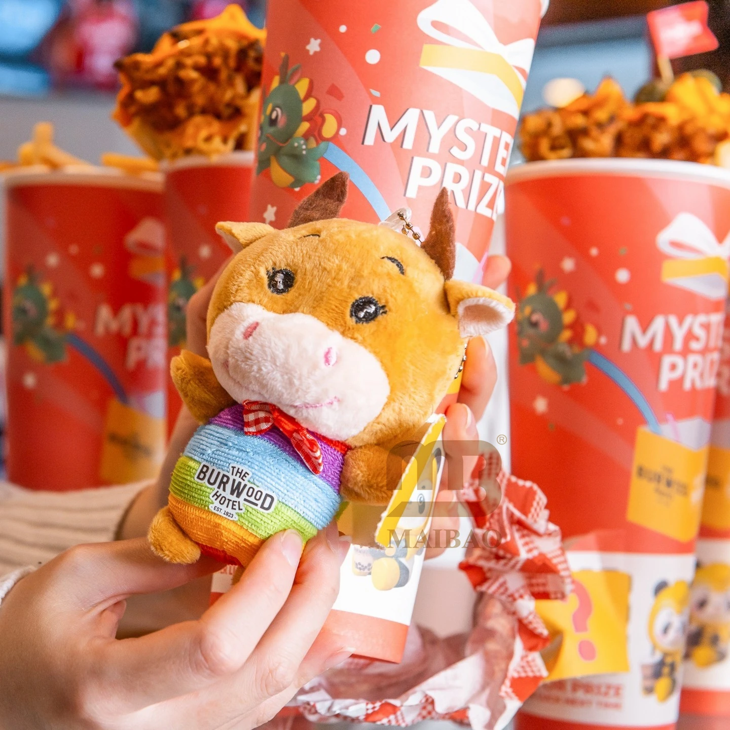 Custom logo snack boba bubble tea 24oz surprise cup Blind box mystery paper cup anime toy kpop bts Edition bottom compartment