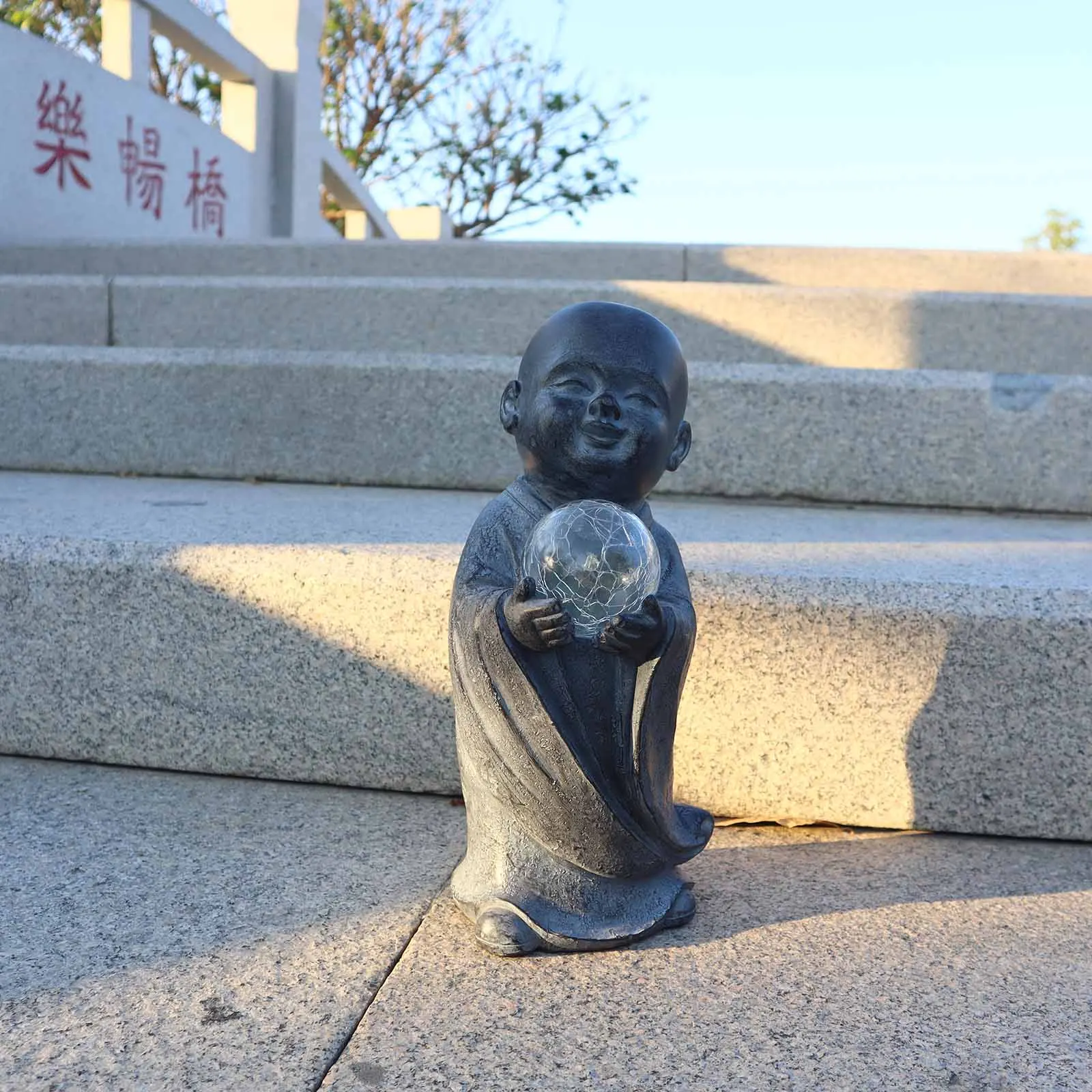 Уличные украшения для двора патио фигурка монаха на солнечной батарее декор медитации Детская статуя Будды