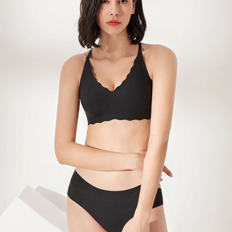 Wholesale girl Ice silk traceless comfortable sleep breathable wireless free cup size adjustable strap latex bra and panties