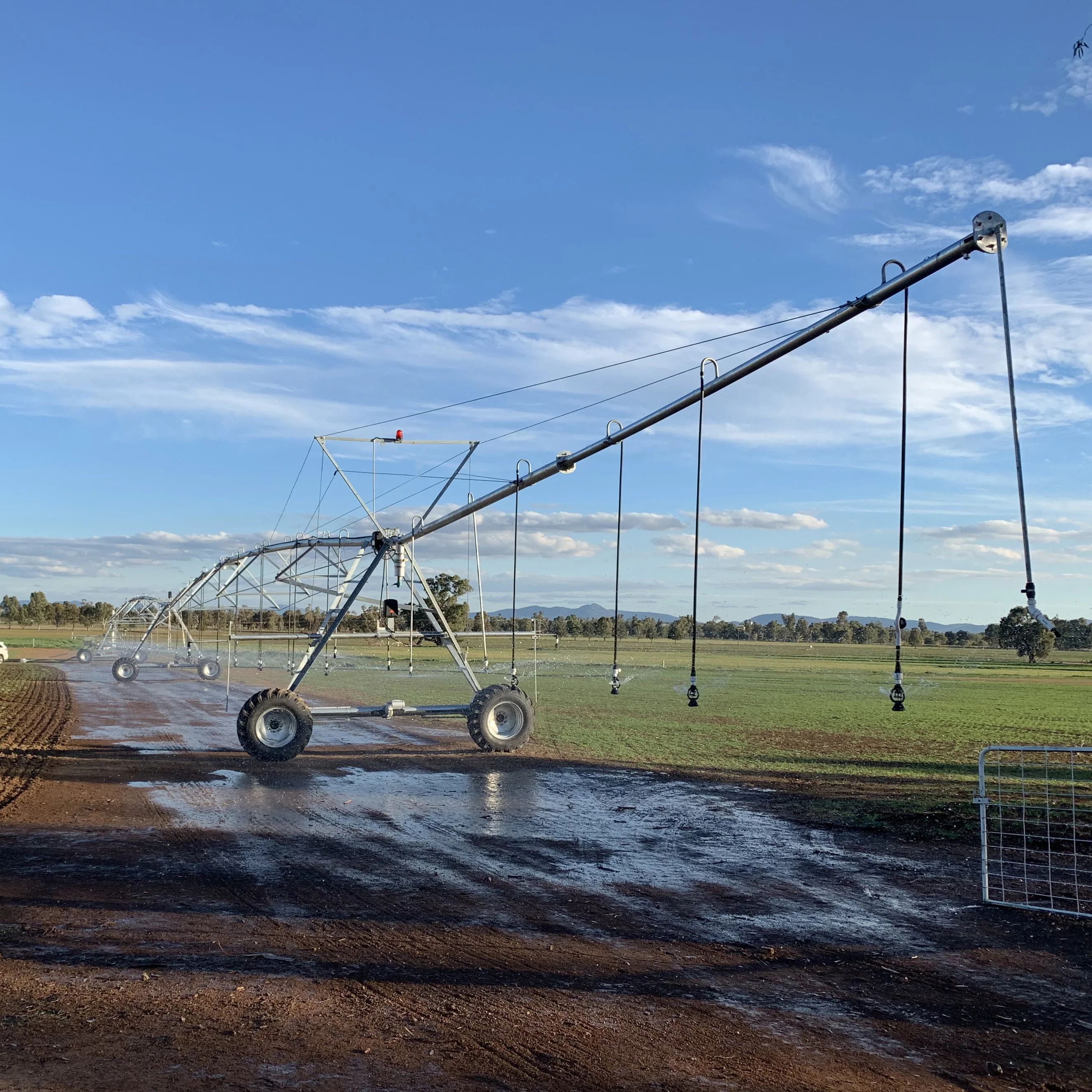 2022 irrigation equipment & center pivot irrigation soybean watering machine