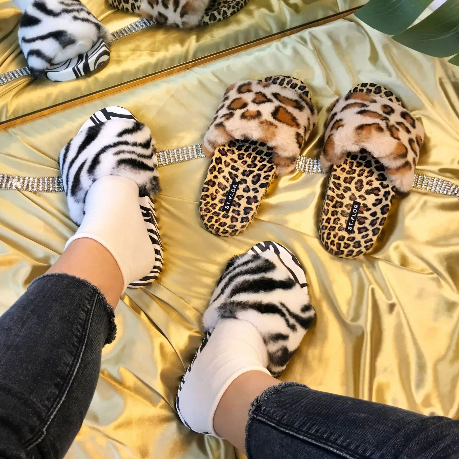 2021 designer new Leopard Warm Winter slides indoor outdoor plush fluffy fashion women fauxy fur slippers