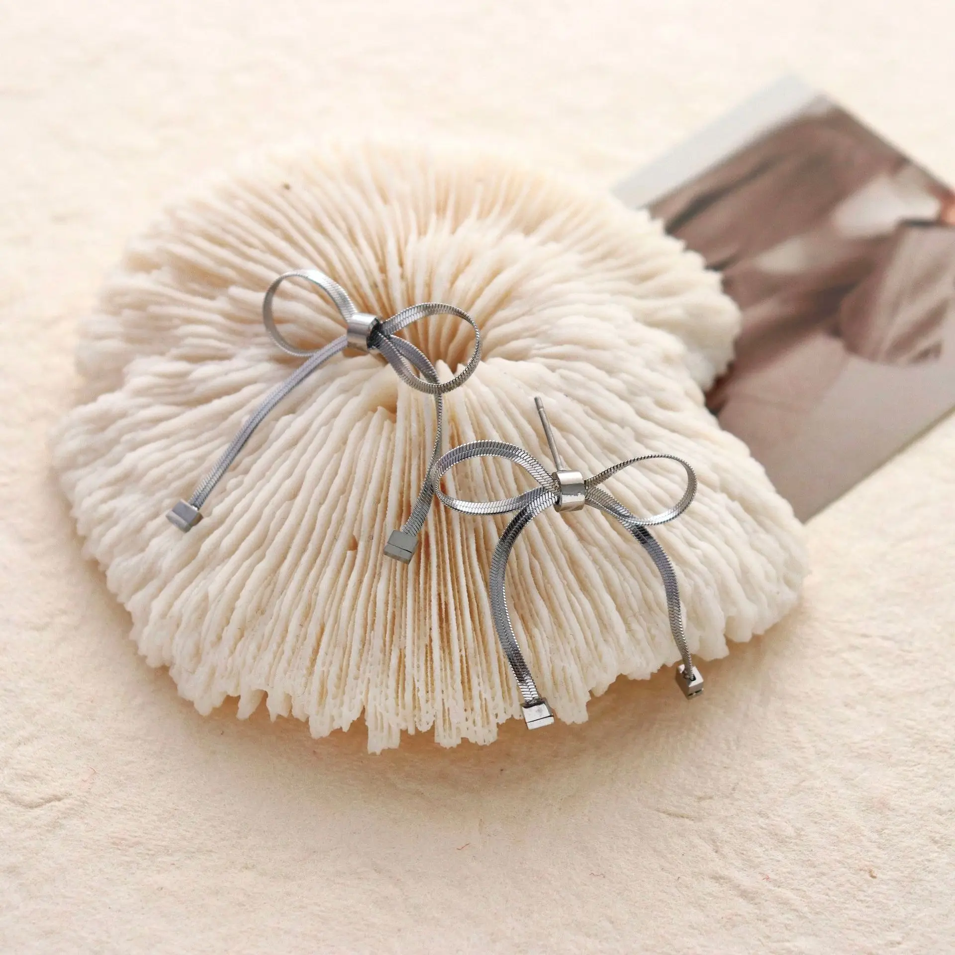 Korean version of ins cold style simple personality niche design female sweet snake chain tie bow stainless steel earrings