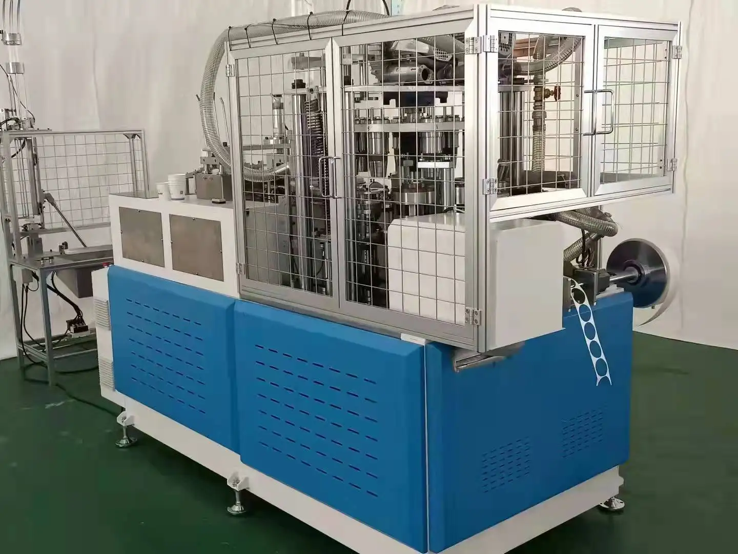 150pcs/minute  disposable paper cup making machine for the manufacture of paper cups with good price