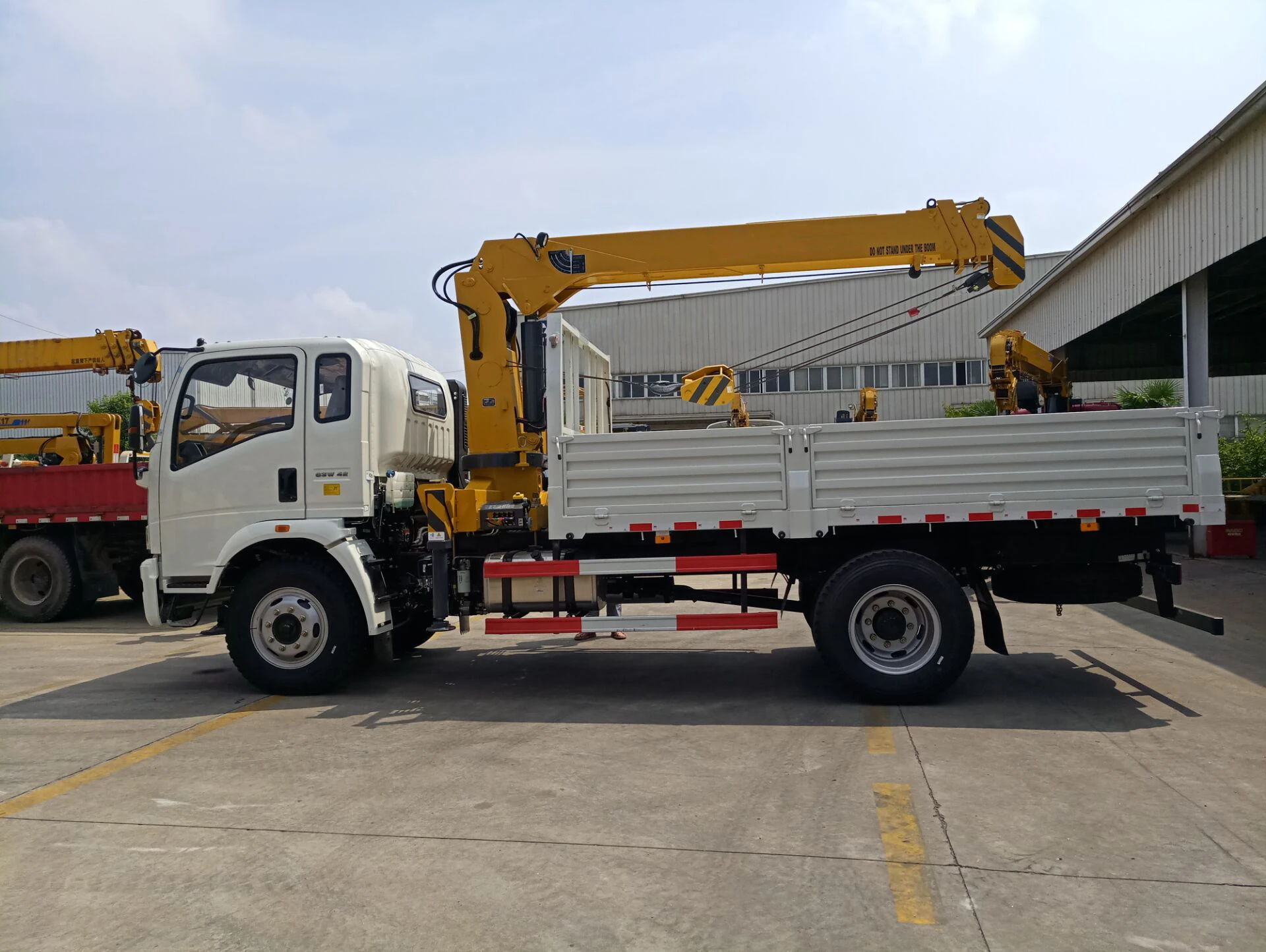 LOW PRICE!! 8 ton electric hydraulic telescopic boom mobile crane truck 5ton camion grua 8tons crane truck