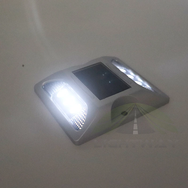 double side cast aluminum with nail polycarbonate side solar stud for road