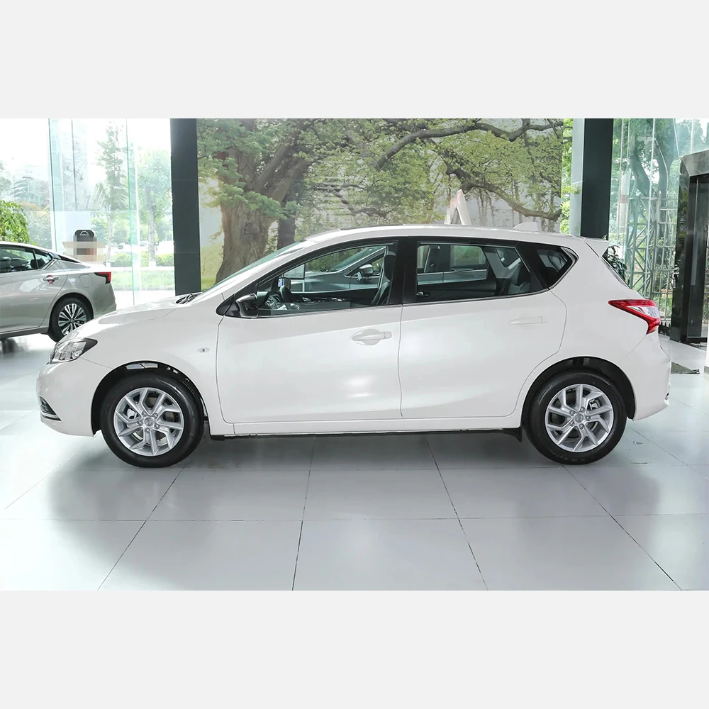 Hot Sale Nissan Tiida 5 door 5 seater Hatchback Nissan Tiida Gasoline Petrol Cars For Selling