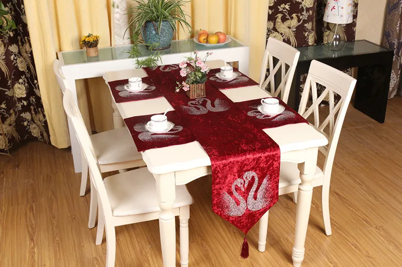 
wedding 100% holland velvet Hot diamond luxury chevron dining table runner 