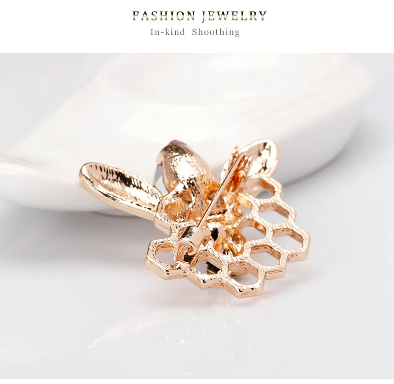 
New fashion statement enamel designer bee hive honeycomb wild lady insect rhinestone brooch pin for college research women gift 