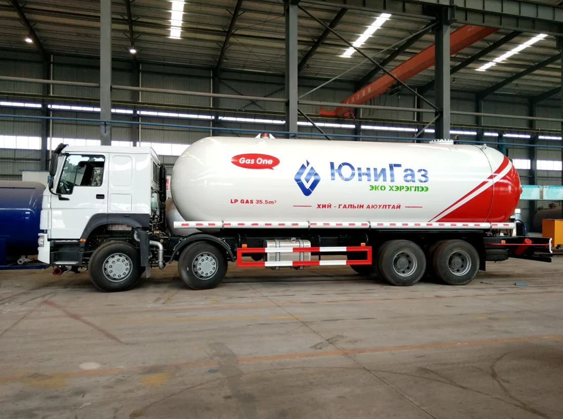 35.5m3 Sinotruk  8*4 HOWO LPG Gas Tanker Trucks for Sale
