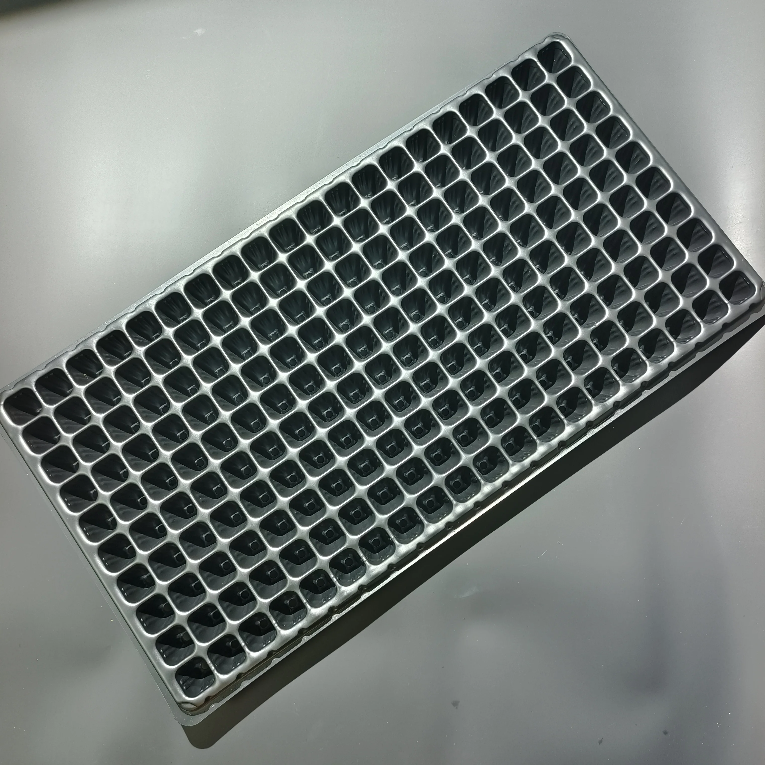 Chinese factory seedling tray 200 cell vegetable seeding for agricultural