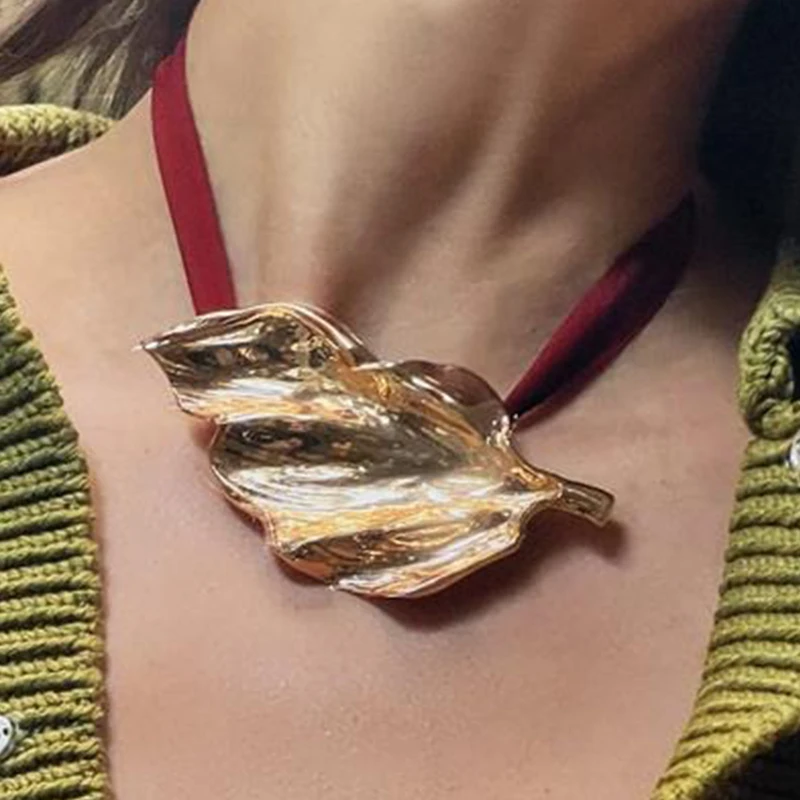 2024 Fashion Jewelry Wholesale 3D Zinc Alloy Metal Collar Leaves Necklace Fashionable Leaf Satin Belt Choker Choker Necklaces