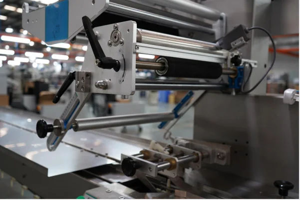 Automatic Disposable cigarette Holder pillow Packaging Machinery