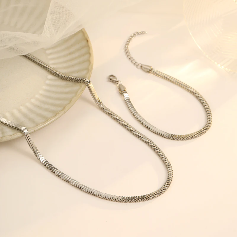 2024 Hot Selling Titanium Steel Necklace Bracelet Hiphop Punk Style Highend Clavicle Chain Design For Men And Women Necklace