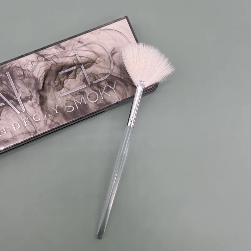 Fan highlighter brush wool hair  Blush brush soft hair Makeup accessories customized fan brush