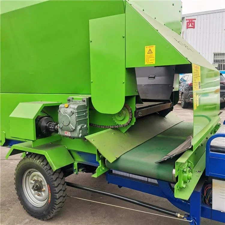 Automatic Poultry Cow Fodder Crushing and Animal Feed Mixing Machine Cattle Feed TMR Feed Mixer Car
