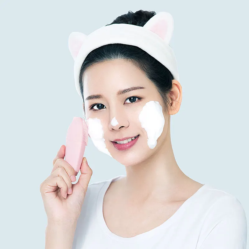 New Design Automatic Foaming Facial Cleansing Massager Waterproof Silicon Facial Cleansing Brush Beauty