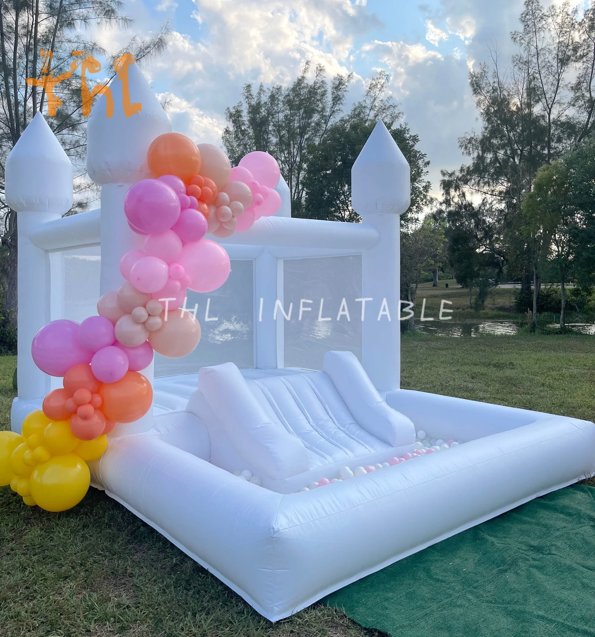 Commercial PVC Bounce House Inflatable Bouncer White Bounce House With Ball Pit For Kids Party