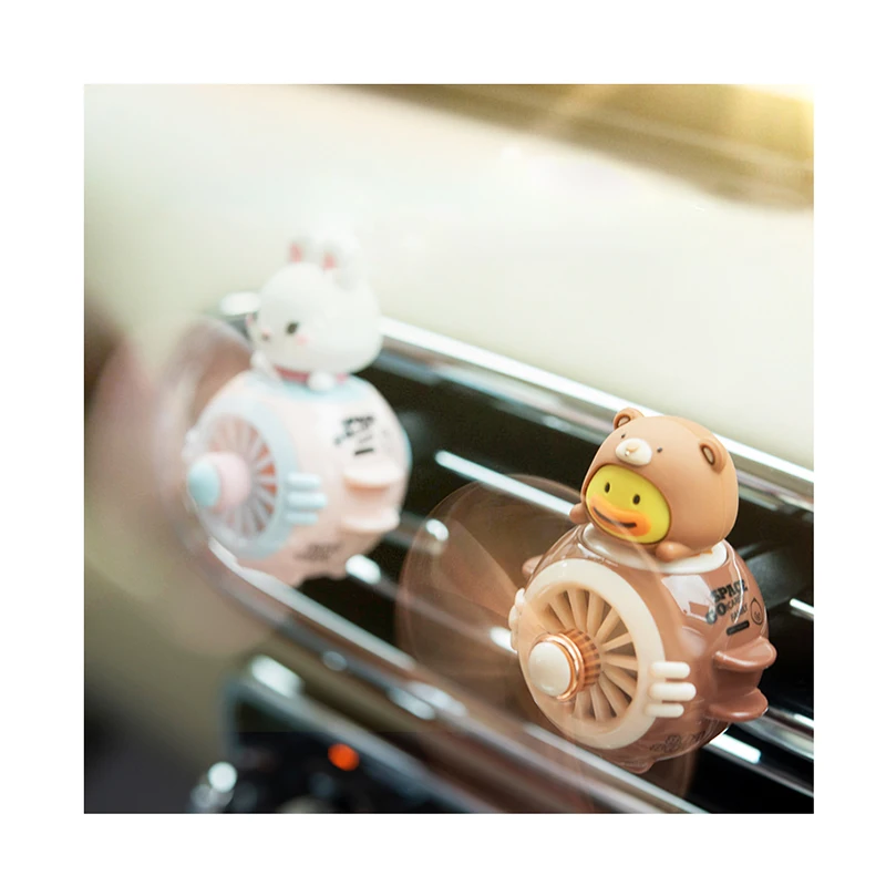 Car Outlet Fragrance Diffuser Propeller Bear Pilot Solid Car Air Freshener Vent Clip
