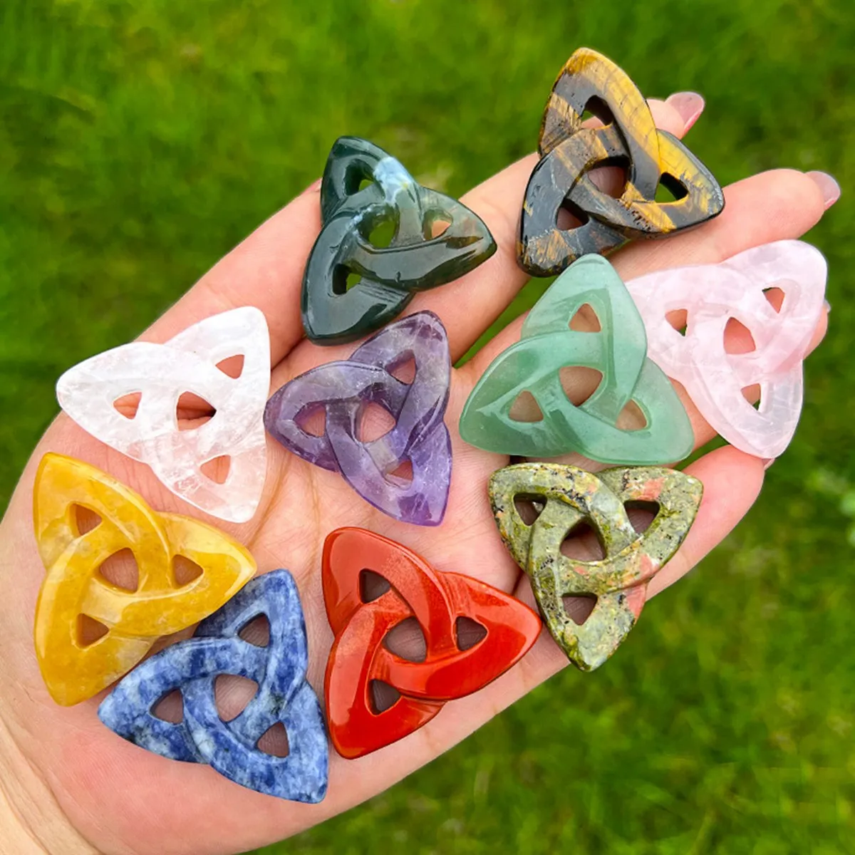 New Trendy Natural Crystal 38MM Irish Celtic Knot Carving Mixed Stones Carving for Crystal Crafts Collection