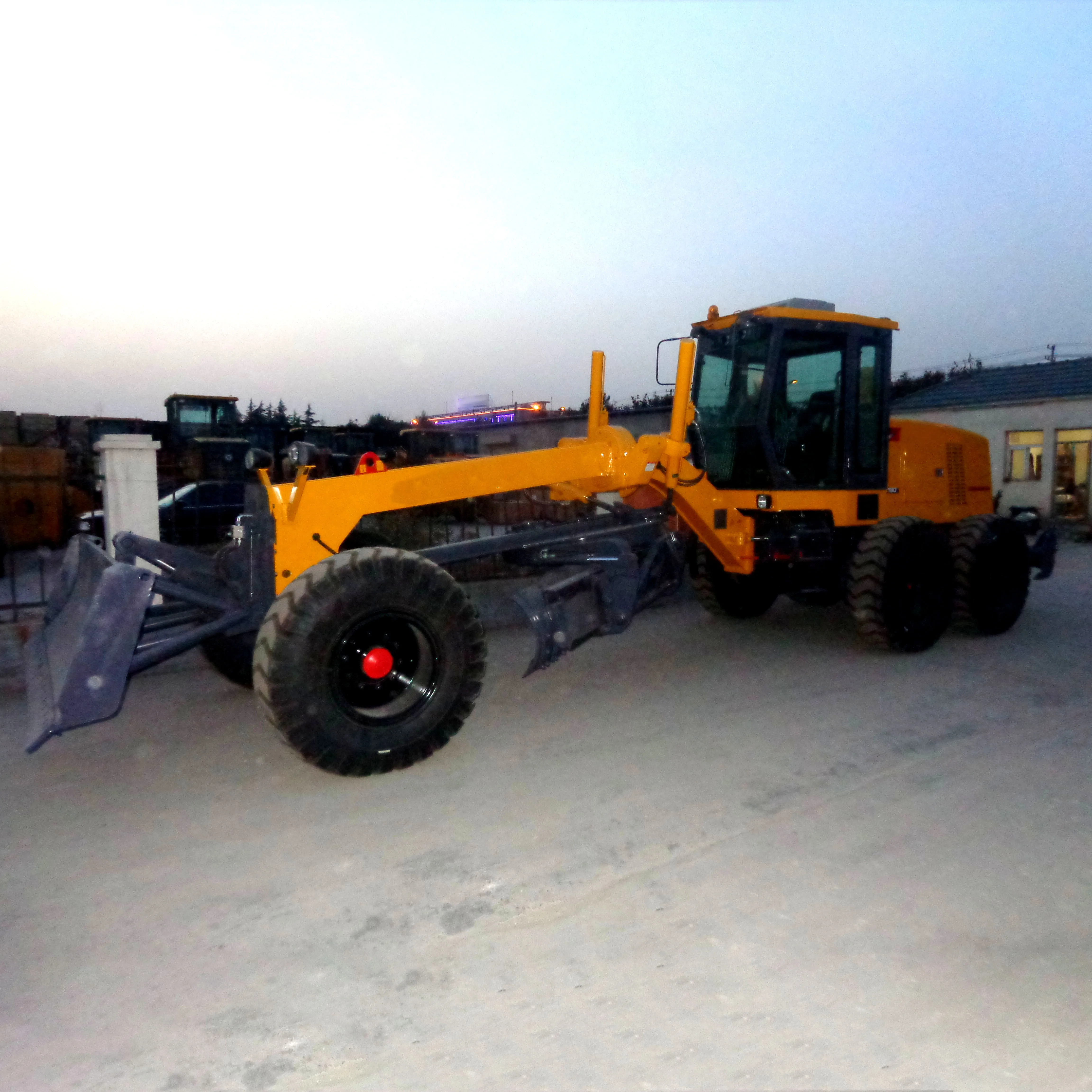 China Mini Motor grader GR100 102hp 7000kg with Good Price