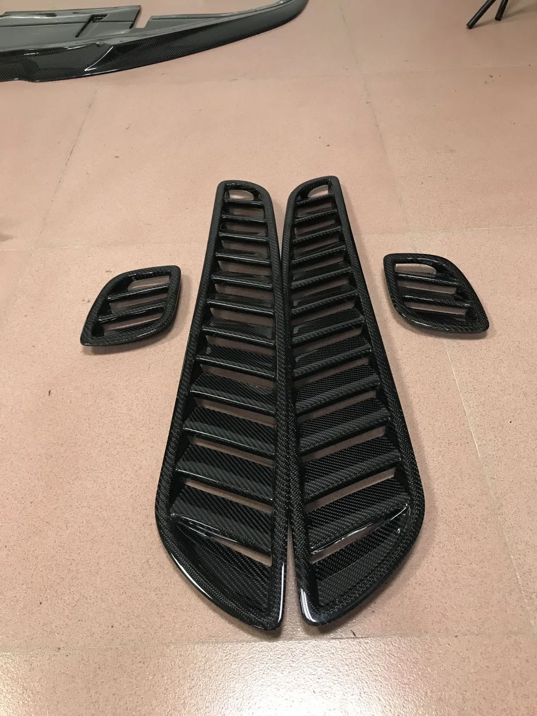 Для Aston Martin Vantage V8 Carbon Hood V12 look