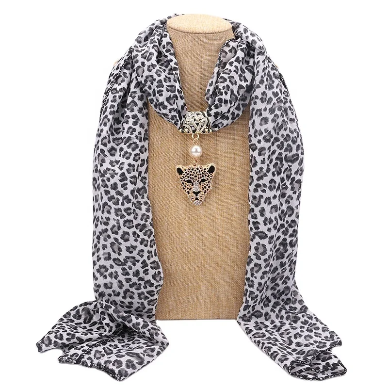 
New style autumn winter fashion leopard head with diamond leopard pattern alloy pendant ornaments noble and elegant scarf 