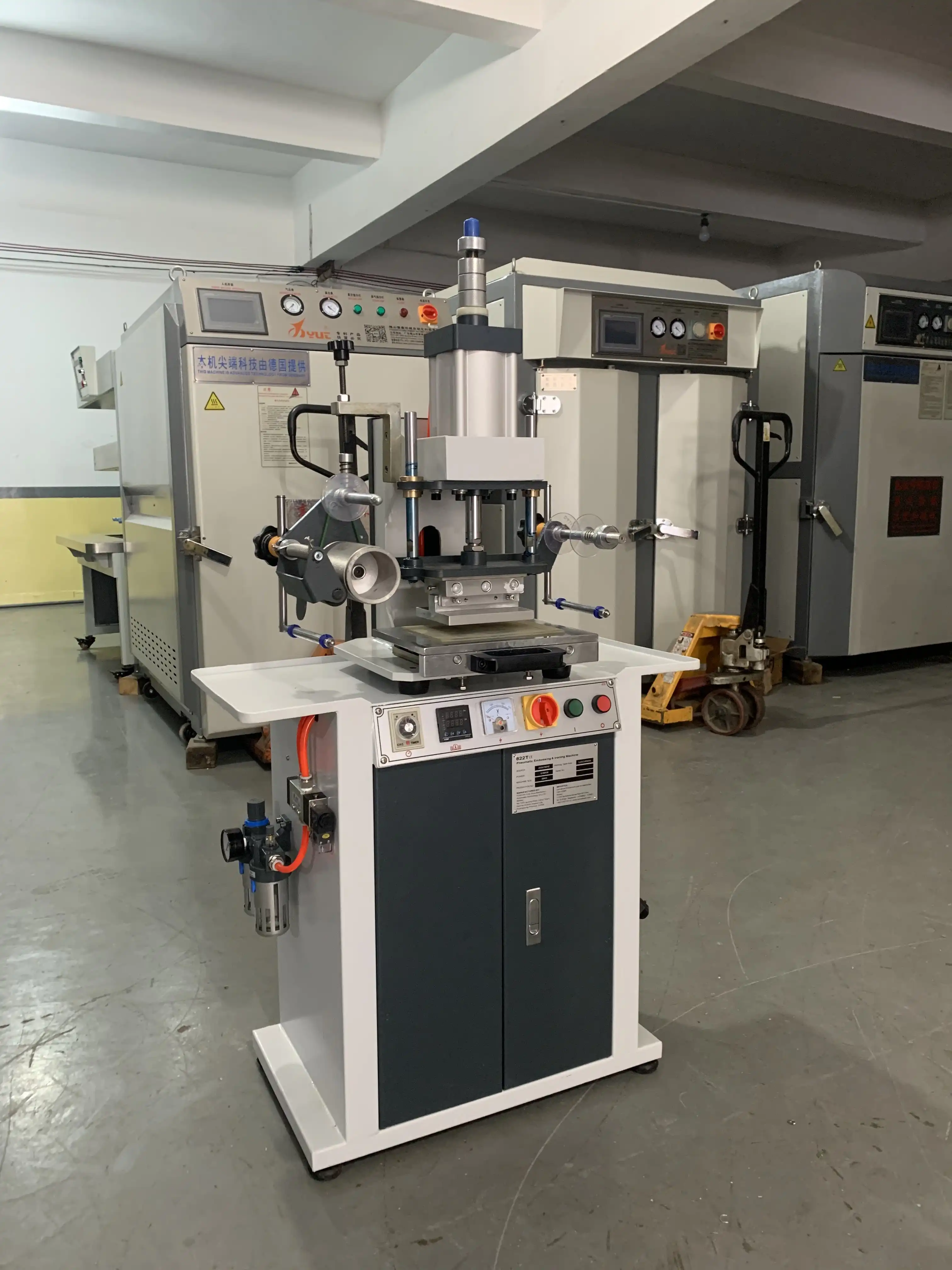 Pneumatic Leather Embossing Heat Pressing Machine Digital Hot Foil Stamping Machine For Wood PVC Paper Custom Logo Stamp