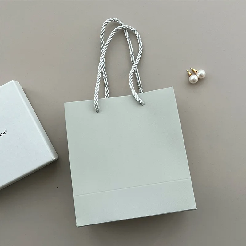 Bangdi Factory Custom Kraft Paper Gift Bag with Biodegradable Handle for Clothing Packaging Shoe Shopping Features Your Own Logo